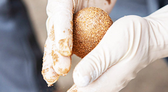 采用無鉛工藝及淡鹽技術，非遺傳承